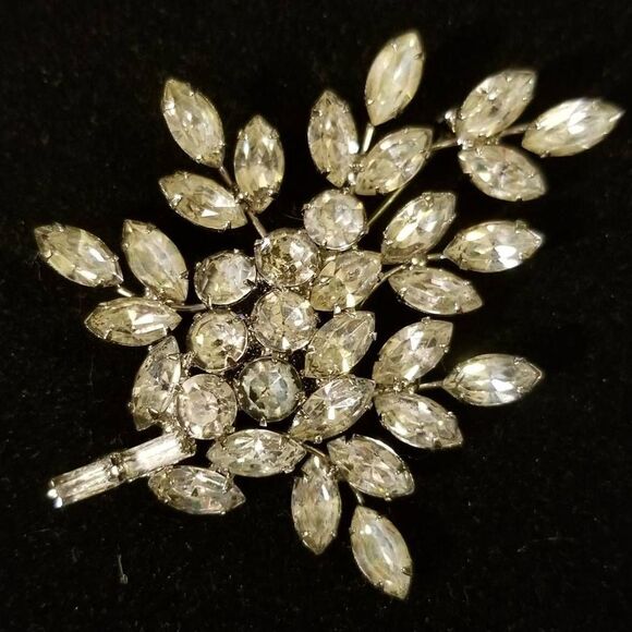 Vintage Clear Rhinestone Brooch Pin Leaf Cluster - Picture 2 of 8